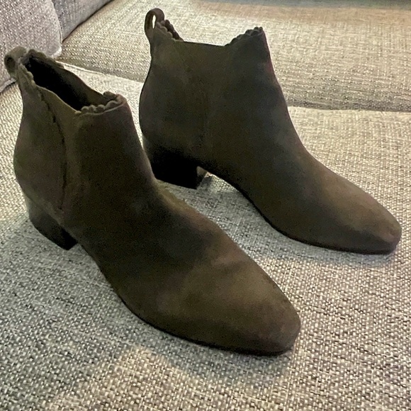 New Talbots Women's DAKOTA SUEDE SCALLOP-EDGE
ANKLE BOOT Olive Green - Picture 7 of 7